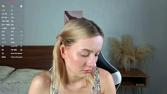 Snapshot of IdaValenti chatting on October 10, 2025, 1:06 am IdaValenti online show from October 10, 2025, 1:06 am