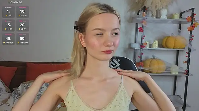 Snapshot of IdaValenti chatting on December 3, 2025, 11:14 pm IdaValenti online show from December 3, 2025, 11:14 pm