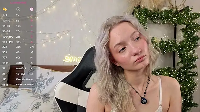 IdaValenti online show from June 19, 2026, 11:09 pm