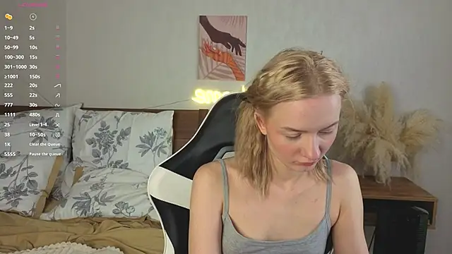 Snapshot of IdaValenti chatting on October 25, 2025, 11:05 pm IdaValenti online show from October 25, 2025, 11:05 pm