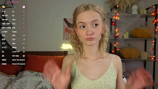 Snapshot of IdaValenti chatting on November 2, 2025, 11:10 pm IdaValenti online show from November 2, 2025, 11:10 pm