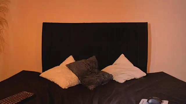 kassandra james online show from February 2, 2026, 1:10 pm