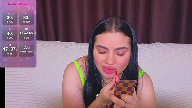 Snapshot of Nikki_Kardashian chatting on February 6, 2025, 11:26 pm Nikki Kardashian online show from February 6, 2025, 11:26 pm