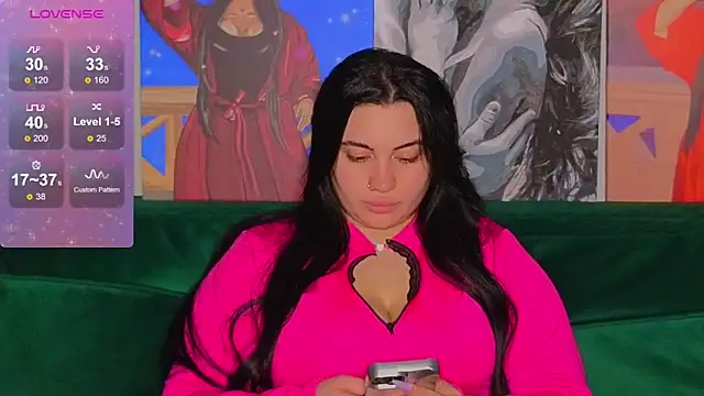 Snapshot of Nikki_Kardashian chatting on December 21, 2024, 1:58 am Nikki Kardashian online show from December 21, 2024, 1:58 am