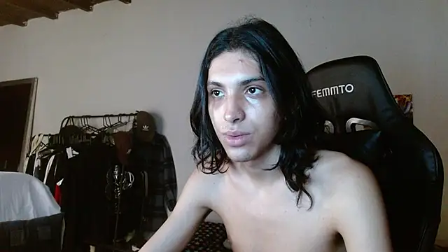 Snapshot of angelitofemboy chatting on February 3, 2025, 12:03 pm angelitofemboy online show from February 3, 2025, 12:03 pm