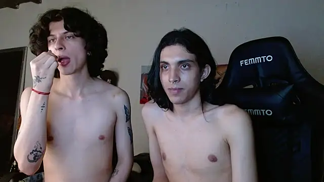 Snapshot of angelitofemboy chatting on December 24, 2024, 10:44 am angelitofemboy online show from December 24, 2024, 10:44 am