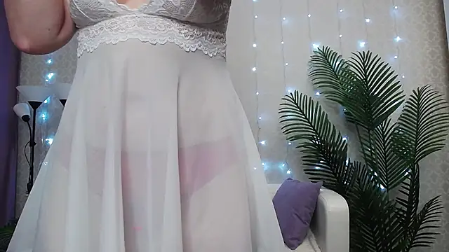Snapshot of Camelia_Lillie chatting on June 3, 2026, 12:55 am Camelia Lillie online show from June 3, 2026, 12:55 am