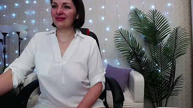 Snapshot of Camelia_Lillie chatting on May 12, 2026, 1:13 am Camelia Lillie online show from May 12, 2026, 1:13 am