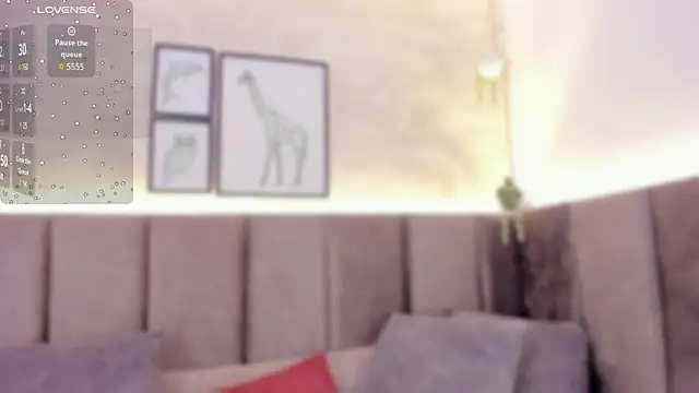 chloe sullivannn online show from December 4, 2024, 1:52 am