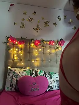 Jullieetta online show from March 10, 2026, 12:31 pm