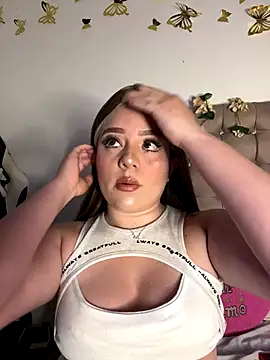 Snapshot of Jullieetta chatting on October 18, 2025, 11:34 am Jullieetta online show from October 18, 2025, 11:34 am