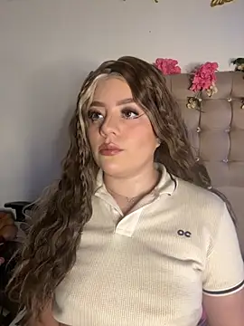 Snapshot of Jullieetta chatting on November 10, 2025, 11:59 am Jullieetta online show from November 10, 2025, 11:59 am