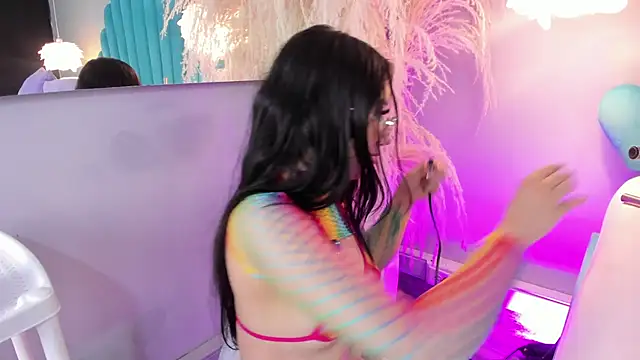 EriKlein online show from November 8, 2025, 8:34 pm