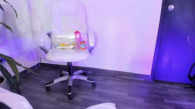 EriKlein online show from October 8, 2025, 10:54 pm