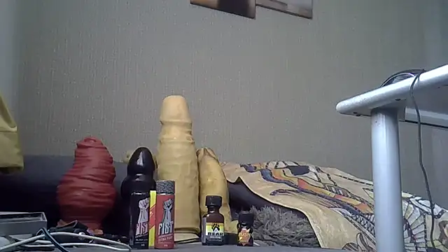 Snapshot of FISTCAMM chatting on October 5, 2025, 11:34 am FISTCAMM online show from October 5, 2025, 11:34 am