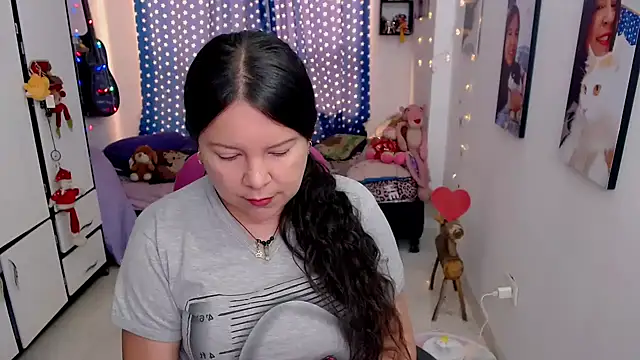 claryssa  online show from February 16, 2026, 4:49 pm