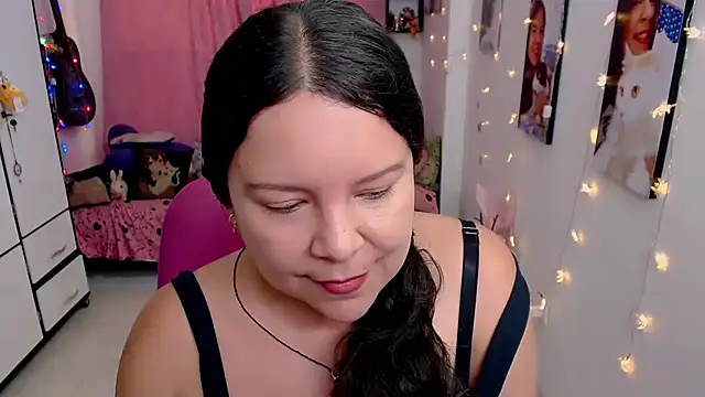 claryssa  online show from May 4, 2026, 10:34 pm