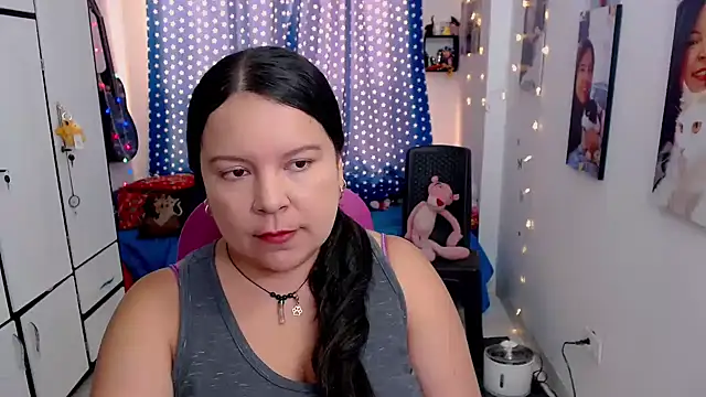 claryssa  online show from November 5, 2025, 3:48 pm