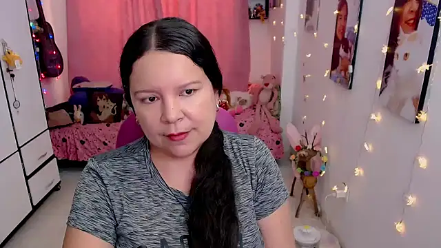 claryssa  online show from May 6, 2026, 9:52 pm
