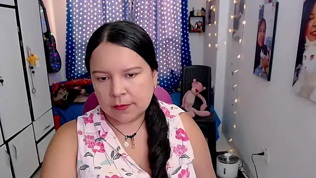 claryssa  online show from November 4, 2025, 8:23 pm