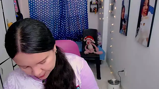 claryssa  online show from December 4, 2025, 9:03 pm