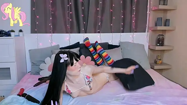 Juicy MilkX online show from May 5, 2026, 7:22 am
