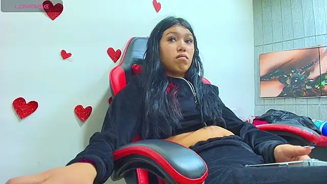 Snapshot of emily_rosse04 chatting on March 5, 2026, 12:24 pm emily rosse04 online show from March 5, 2026, 12:24 pm