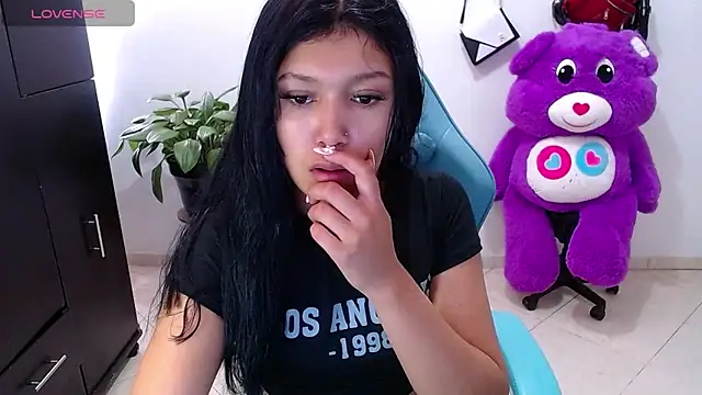 Snapshot of emily_rosse04 chatting on April 16, 2026, 5:03 pm emily rosse04 online show from April 16, 2026, 5:03 pm