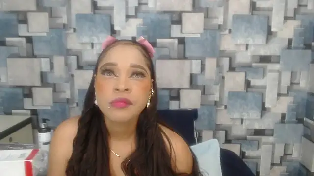 angel dthroatt online show from December 21, 2025, 12:18 pm