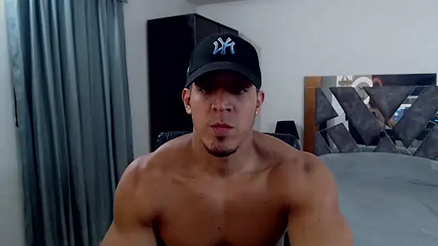 Snapshot of Frank_heaven01 chatting on June 8, 2026, 7:14 pm Frank heaven01 online show from June 8, 2026, 7:14 pm