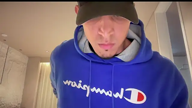 Snapshot of Frank_heaven01 chatting on November 24, 2025, 10:10 pm Frank heaven01 online show from November 24, 2025, 10:10 pm