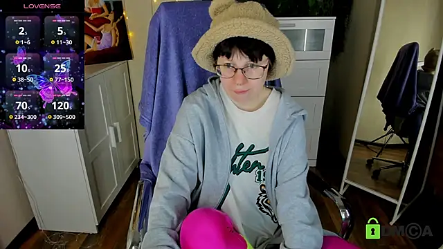 Snapshot of Melissa_Wells chatting on October 12, 2025, 9:27 pm Melissa Wells online show from October 12, 2025, 9:27 pm