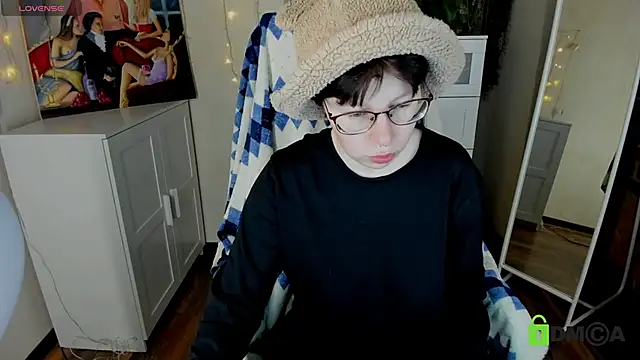 Snapshot of Melissa_Wells chatting on October 19, 2025, 3:15 pm Melissa Wells online show from October 19, 2025, 3:15 pm