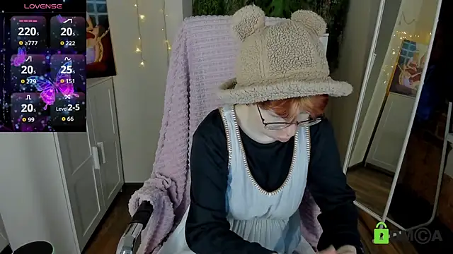 Snapshot of Melissa_Wells chatting on November 6, 2025, 8:35 pm Melissa Wells online show from November 6, 2025, 8:35 pm