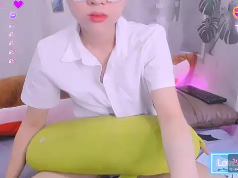 Snapshot of Ly__ chatting on June 9, 2026, 2:45 am Ly online show from June 9, 2026, 2:45 am