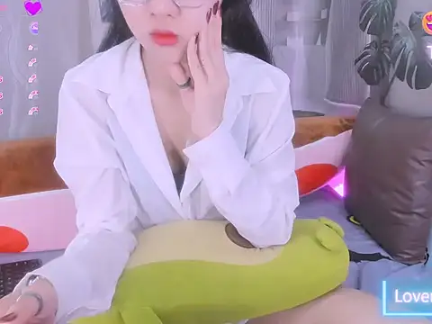 Snapshot of Ly__ chatting on June 12, 2026, 2:42 am Ly online show from June 12, 2026, 2:42 am