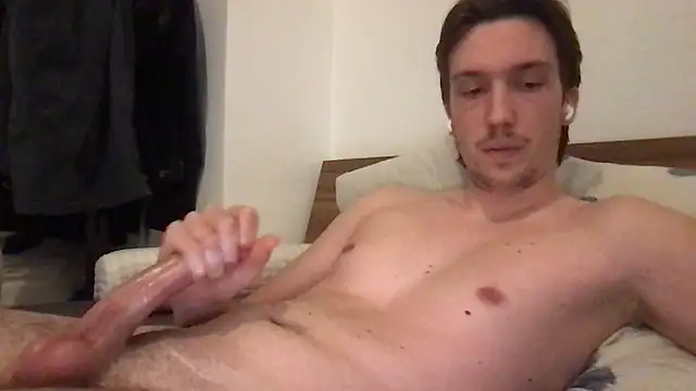 Snapshot of hungandfun05 chatting on January 11, 2026, 10:16 pm hungandfun05 online show from January 11, 2026, 10:16 pm