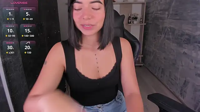 Snapshot of NicolRoss_ chatting on October 12, 2025, 1:01 pm NicolRoss online show from October 12, 2025, 1:01 pm