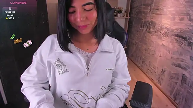 Snapshot of NicolRoss_ chatting on October 10, 2025, 2:07 pm NicolRoss online show from October 10, 2025, 2:07 pm