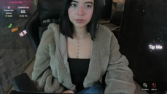 Snapshot of NicolRoss_ chatting on November 4, 2025, 1:48 pm NicolRoss online show from November 4, 2025, 1:48 pm