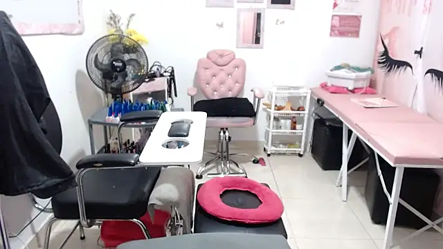 Snapshot of titsbiglovers chatting on October 9, 2025, 5:13 pm titsbiglovers online show from October 9, 2025, 5:13 pm