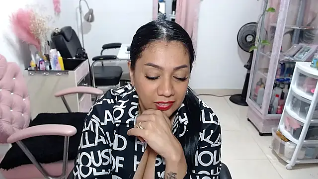 titsbiglovers online show from June 6, 2026, 10:59 pm