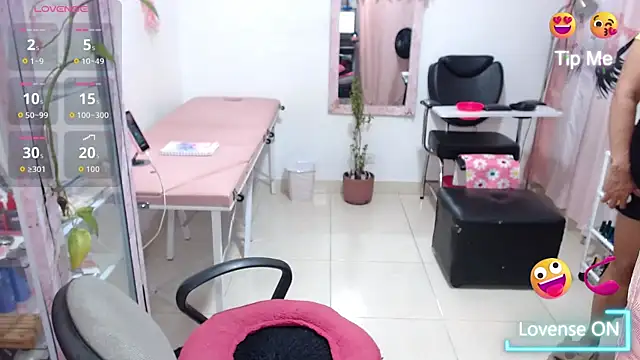 titsbiglovers online show from July 1, 2026, 7:14 pm