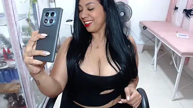 titsbiglovers online show from June 9, 2026, 11:28 pm
