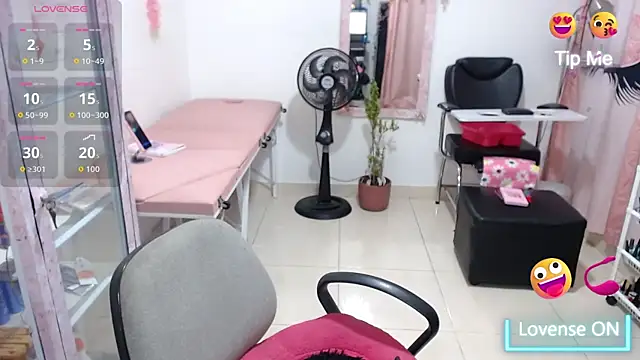 titsbiglovers online show from July 19, 2026, 1:52 pm