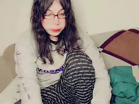 Snapshot of evelyntvsexy chatting on January 21, 2025, 5:27 am evelyntvsexy online show from January 21, 2025, 5:27 am