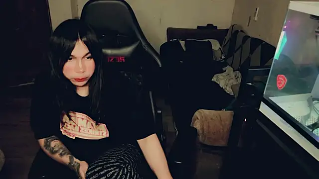 evelyntvsexy online show from July 13, 2026, 7:40 am