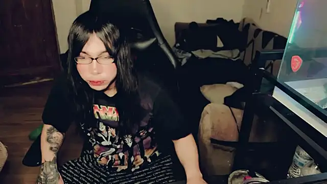 evelyntvsexy online show from July 21, 2026, 7:10 am