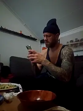 eltoulou online show from December 3, 2025, 5:01 pm