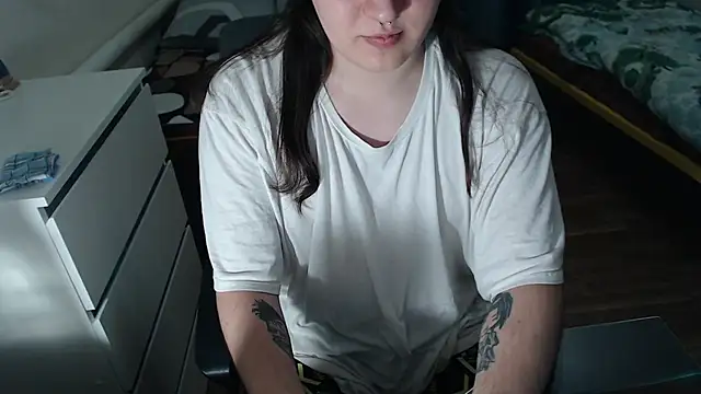 EvaMiron online show from October 17, 2025, 7:04 pm